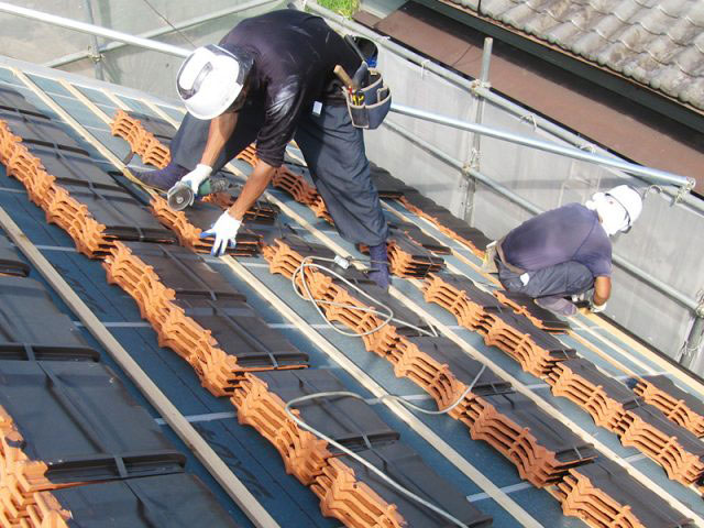 屋根の葺き替え工事とは？